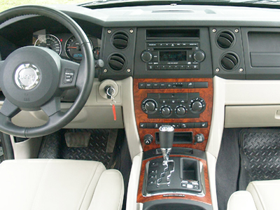 Переходная рамка AVIS AVS500FR для JEEP COMMANDER / GRAND CHEROKEE III, 2DIN (#051)