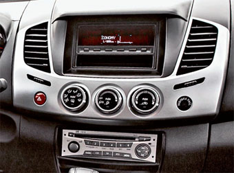 Incar RMS-N17 - Переходная рамка Mitsubishi L 200 / Pajero Sport (2006-2015)