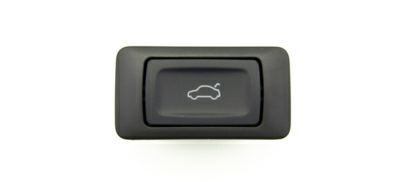 Электропривод двери багажника Inventcar Tailgate для Geely Coolray 2019 <br/>Комплект для установки электрического привода-доводчика крышки багажника INVENTCAR TailGate CLR19 для автомобилей Geely Coolray с 2019 года выпуска.<br />
<br />
Если ваша комплектация не оснащена доводчиком пятой двери — установка электропривода багажника INVENTCAR TailGate CLR19 делает эту опцию доступной для вашей машины. После его монтажа задняя дверь будет открываться нажатием одной кнопки.<br />
<br />
Электропривод INVENTCAR TailGate существенно упрощает открытие задней двери, обеспечивает плавное закрытие багажника, улучшая эксплуатационные характеристики вашего автомобиля. Система оснащена датчиками, которые останавливают работу при наличии помех для закрытия двери и не дают случайно открыть багажник во время движения.<br />
<br />
Комплектация:<br />
 - Электроприводы крышки багажника<br />
 - Электронный блок управления привода<br />
 - Кнопка управления закрытием крышки багажника<br />
 - Кнопка салона для управления открытием/закрытием багажника<br />
 - Комплект проводов для монтажа