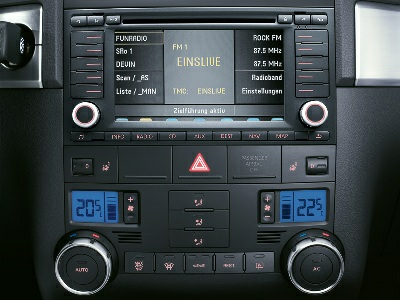 Переходная рамка AVIS AVS500FR для VOLKSWAGEN TOUAREG (2003-2011) / MULTIVAN (2003-2011) / TRANSPORTER (2004-2008), 2DIN (#148)