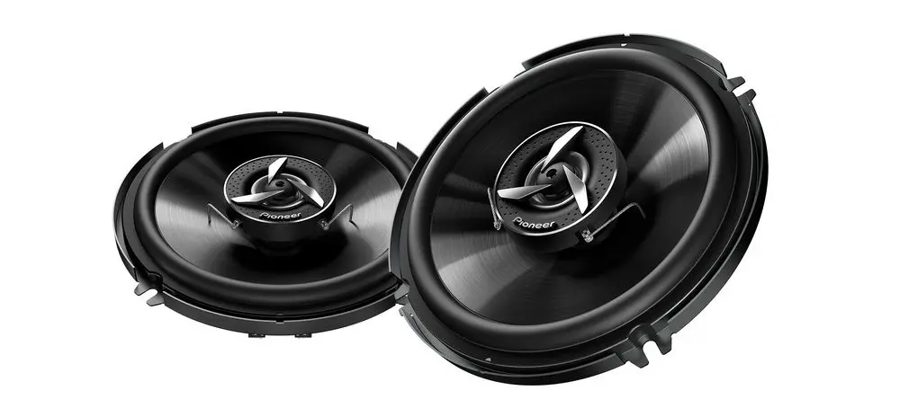 Акустика коаксиальная Pioneer TS-6520F. 16.5 см (6.5 дюйм.), Мощность динамиков 50 Вт (номинальная), 320 Вт (максимальная).