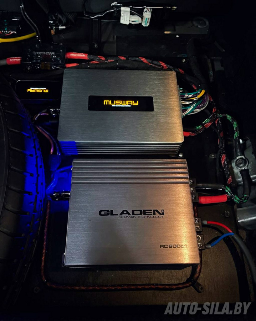 установили усилители Gladen и Musway M6