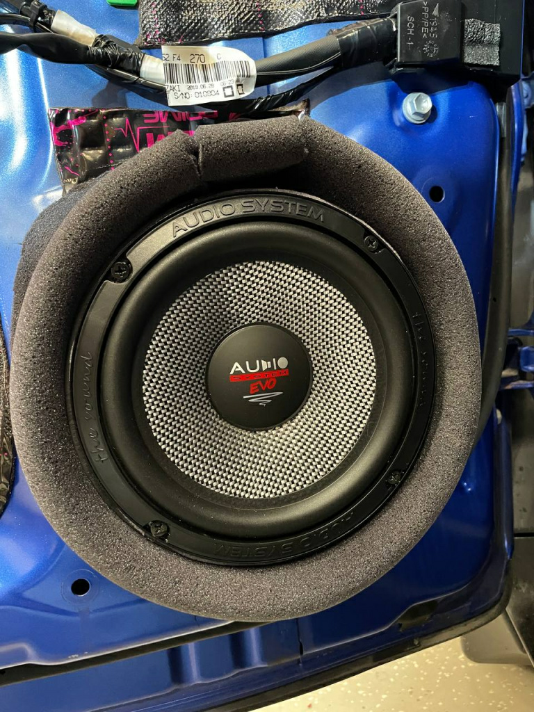 новые динамики Audiosystem X-165 EVO 2 в передние двери Toyota C-HR