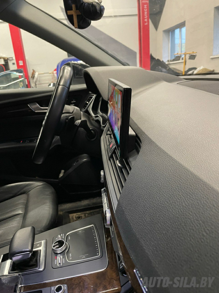 новая автомагнитола в Audi Q5