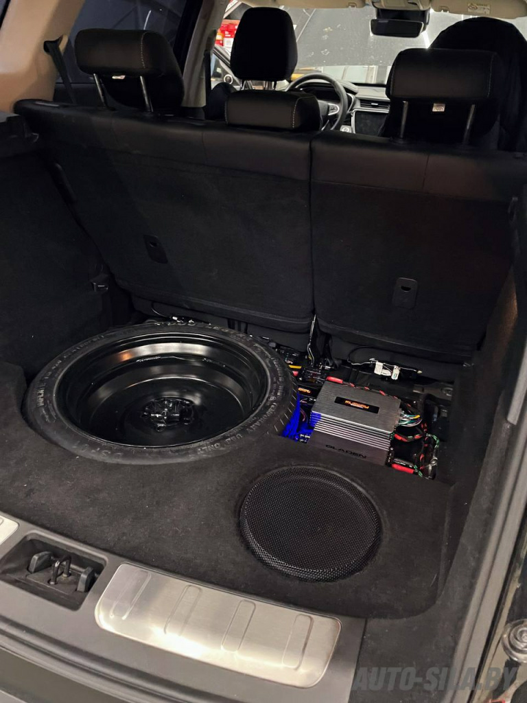 новый сабвуфер Helix в Geely Atlas Pro