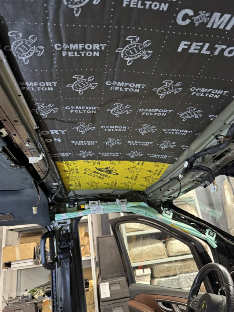 Виброизоляция пололка в Мерседес В класс материалами ComfortMat Vespa и Felton