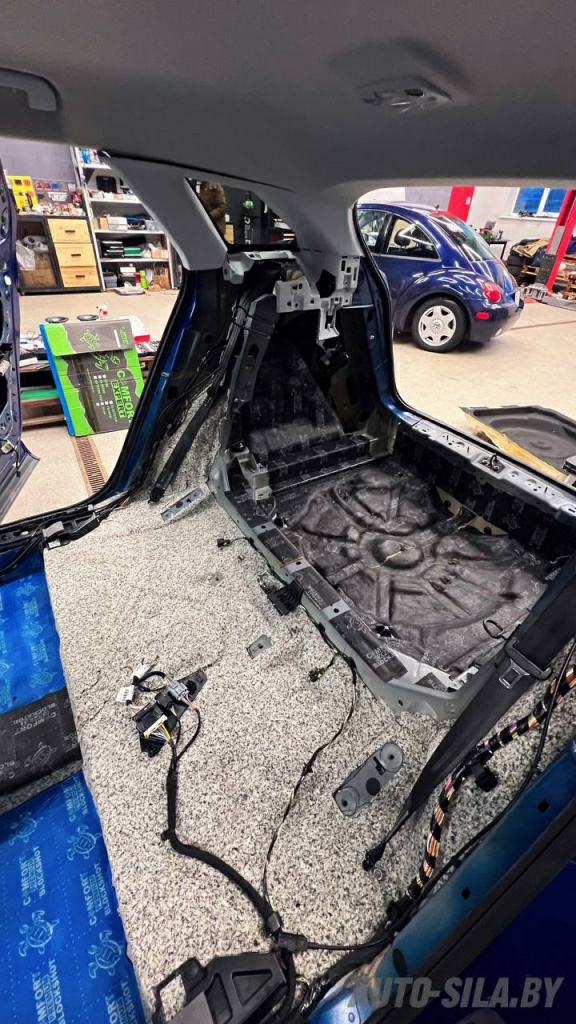 укладываем шумоизоляцию в Пежо 3008