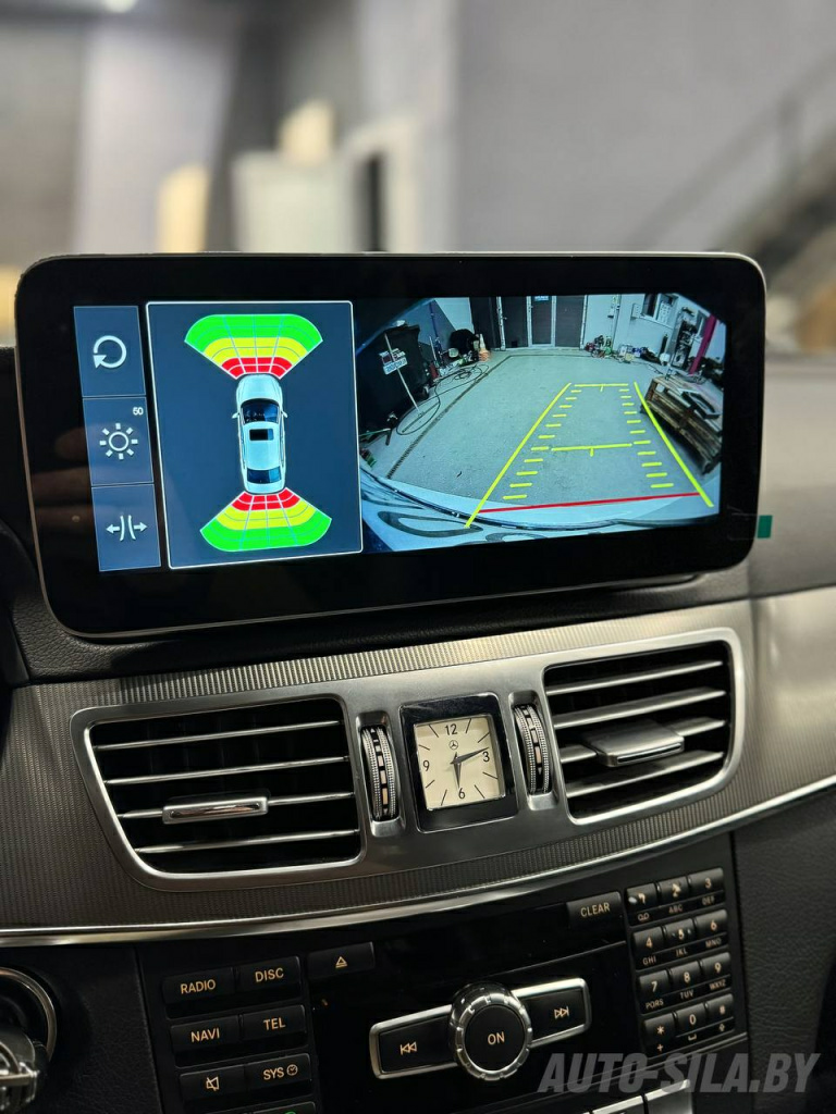 установка широкоформатного монитора в Mercedes W212
