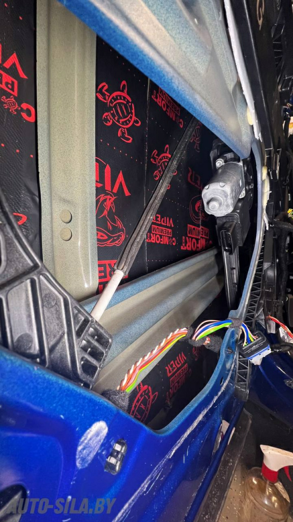виброизоляция дверей материалом ComfortMat Viper в Пежо 3008 виброизоляция дверей материалом ComfortMat Viper в Пежо 3008