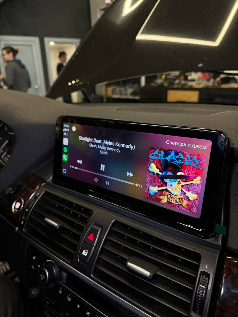 магнитола в БВМ Х5 с поддержкой беспроводных Android Auto и CarPlay