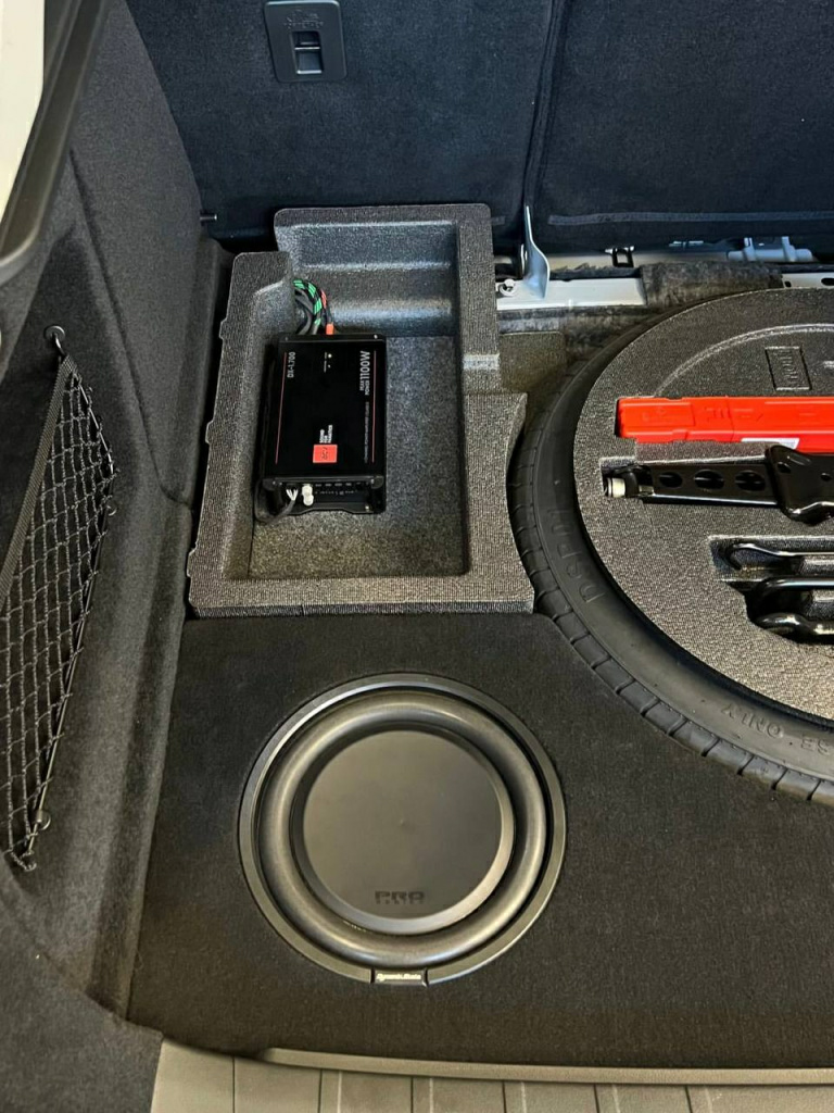 сабвуфер Dynamic State PRO в Geely Tugella