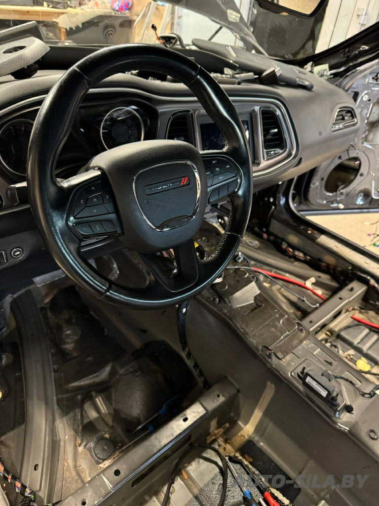 Dodge Challenger до нашей шумоизоляции
