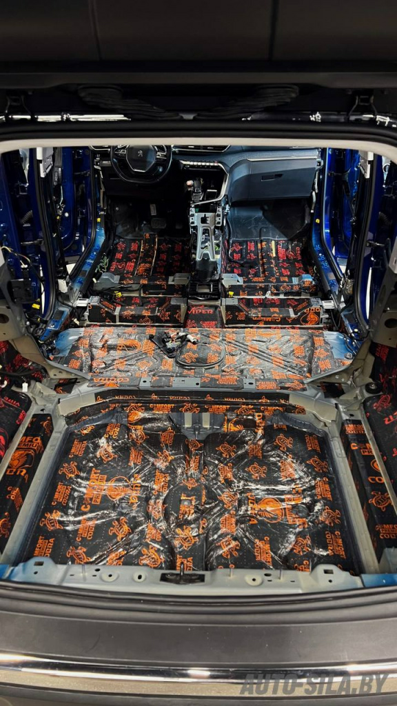 прикатываем виброизоляцию ComfortMat Viper и Cobra на пол прикатываем виброизоляцию ComfortMat Viper и Cobra на пол