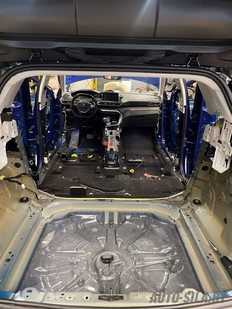 салон Peugeot 3008 до шумоизоляции салон Peugeot 3008 до шумоизоляции
