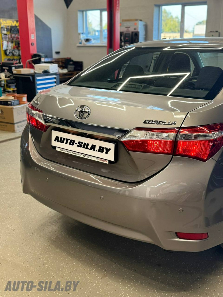 установка камеры заднего вида в Toyota Corolla