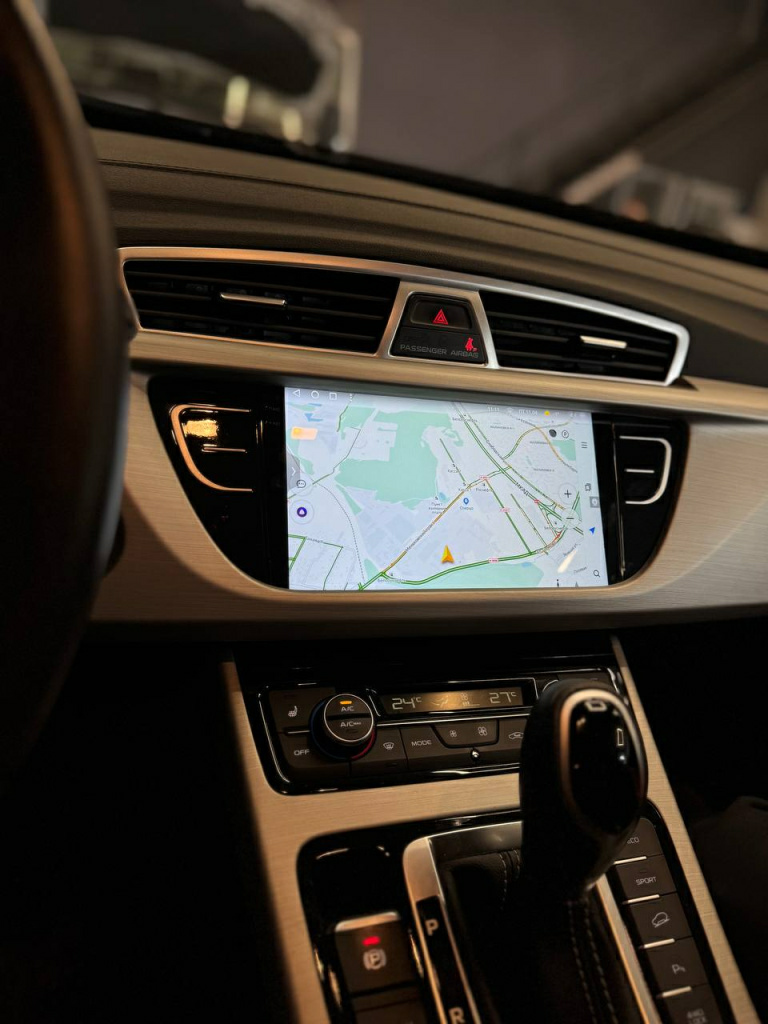 новый экран с поддержкой carplay и android auto