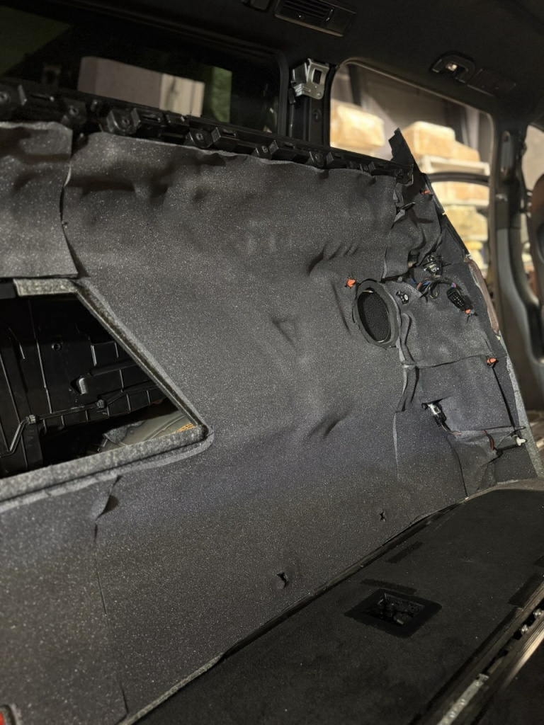 шумоизоляция боковых дверей материалом ComfortMat Ultra Soft 10 