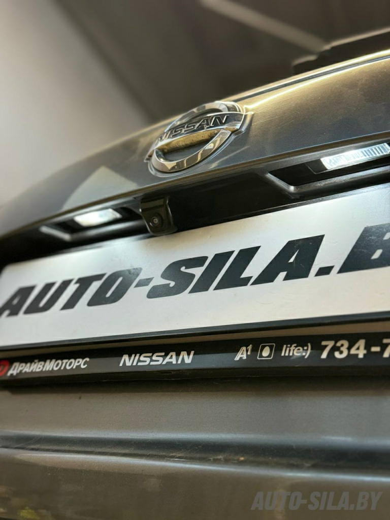 установка камеры заднего вида AVEL в Nissan Juke