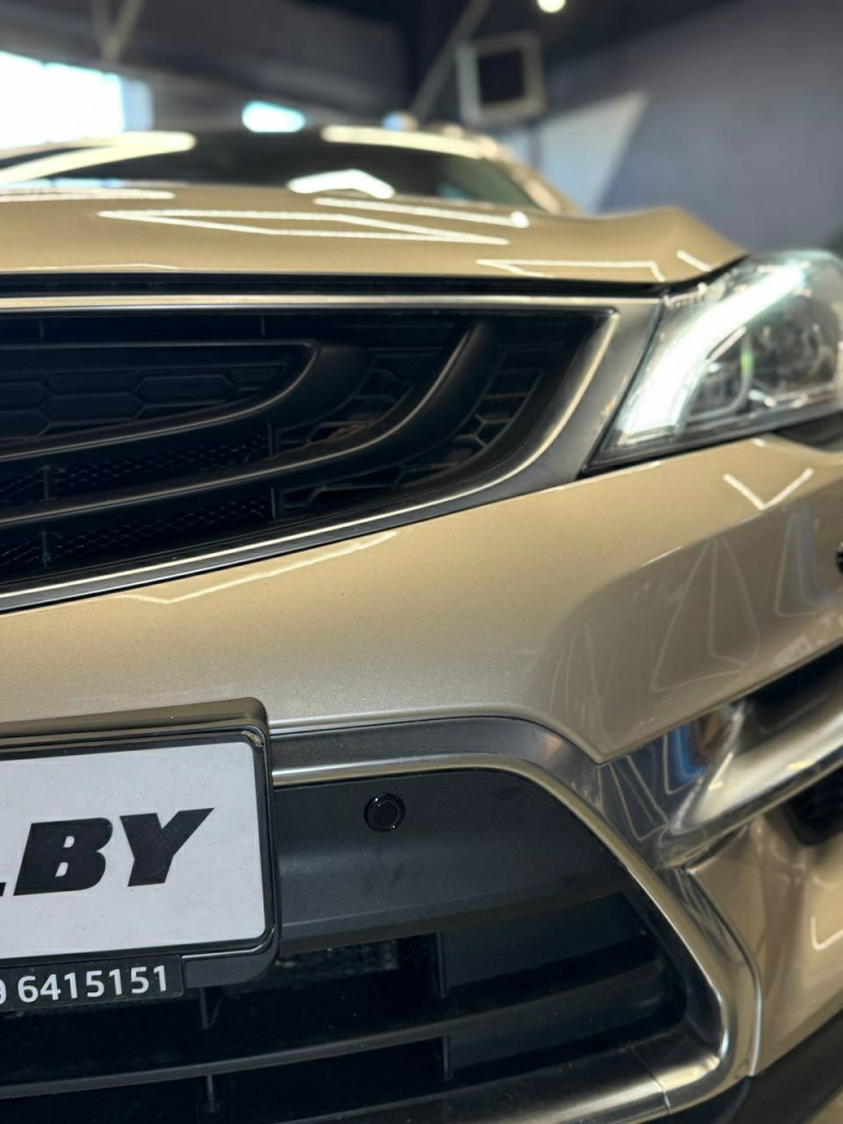 установка парктроников в передний бампер в Geely GS