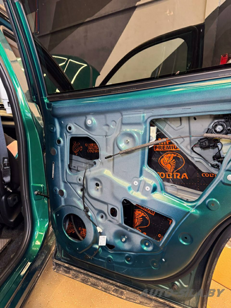 виброизоляция дверей материалом Comfortmat Cobra