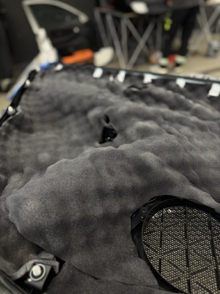 выполнили шумоизоляцию дверей материалом ComfortMat Soft Wave 15 