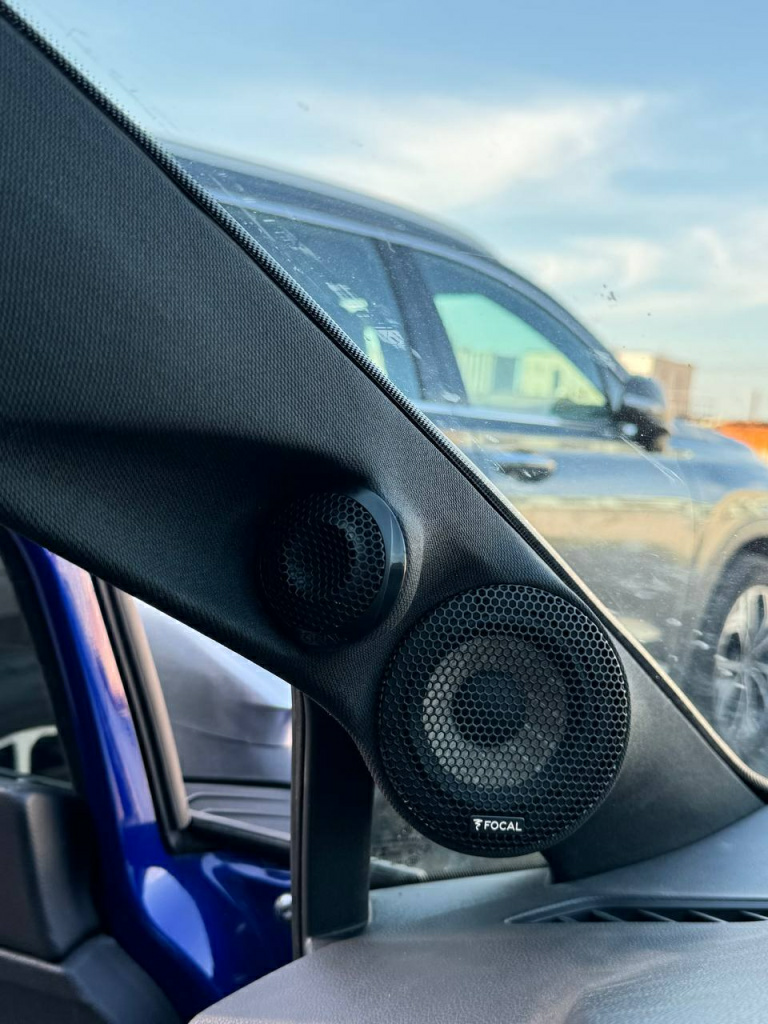 сч и вч динамики Focal в стойках