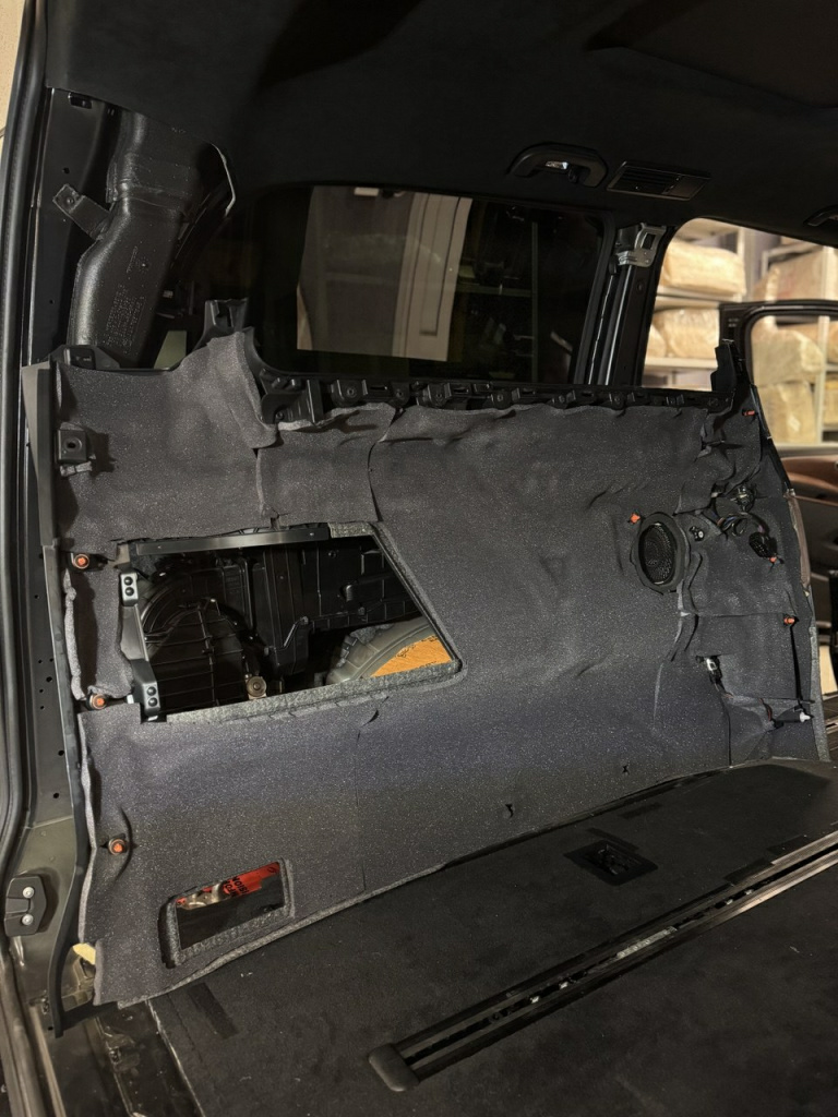 шумоизоляция боковых дверей в Мерседес В-класс