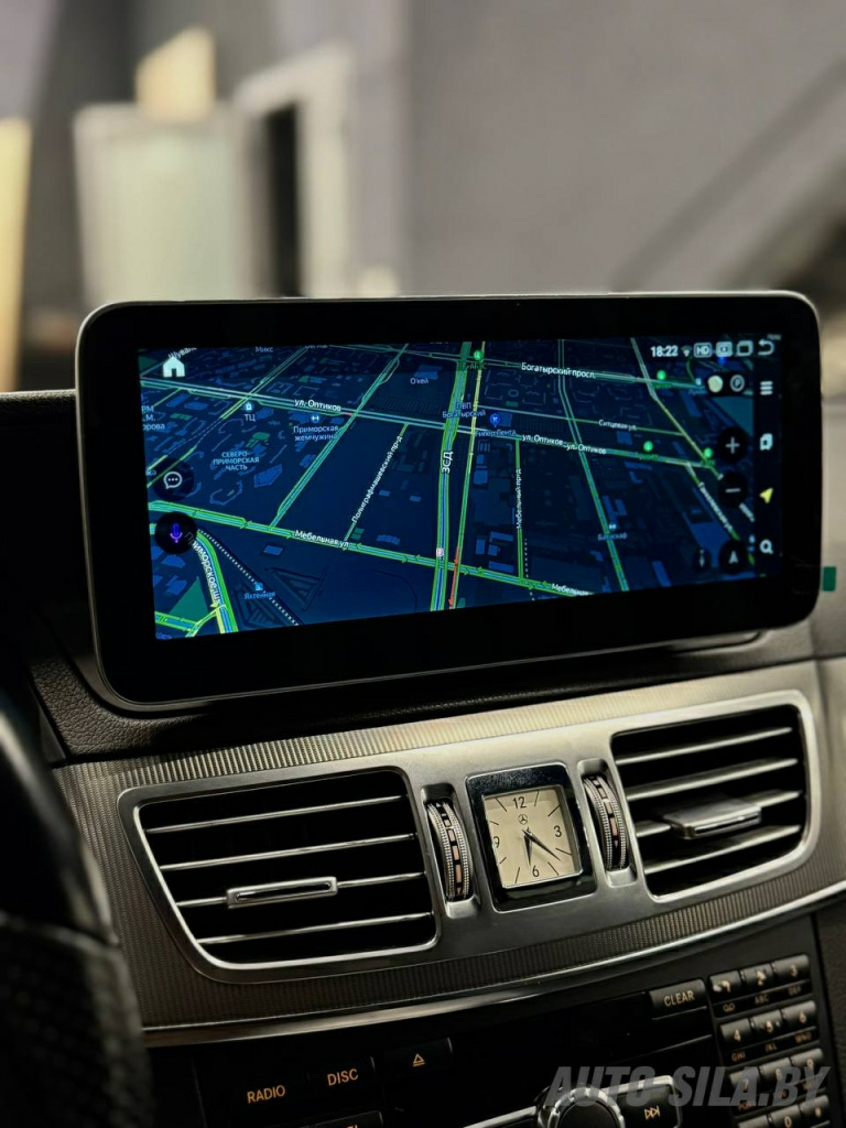 автомагнитола с поддержкой Carplay Android auto в Mercedes W212