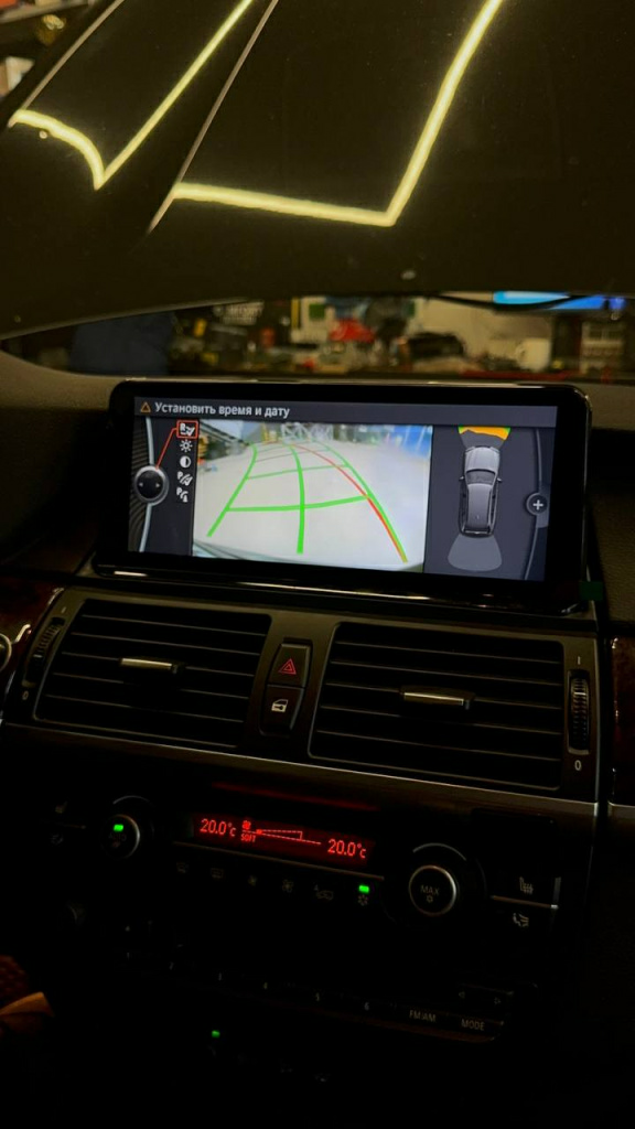 тестирование камеры заднего вида на новом экране в БМВ Х5