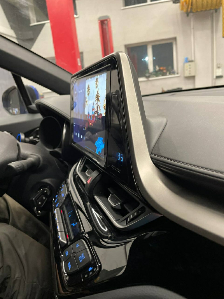 установка новой магнитолы TEYES CC3 в Toyota C-HR