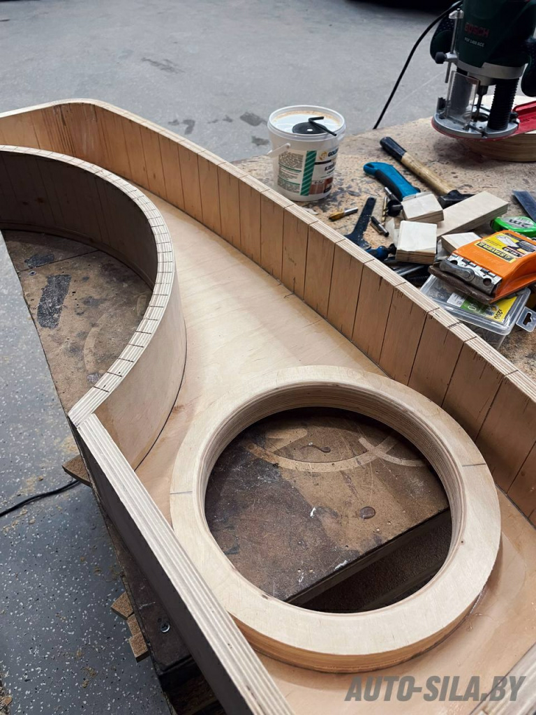 изготовления короба для сабвуфера в багажник Джили