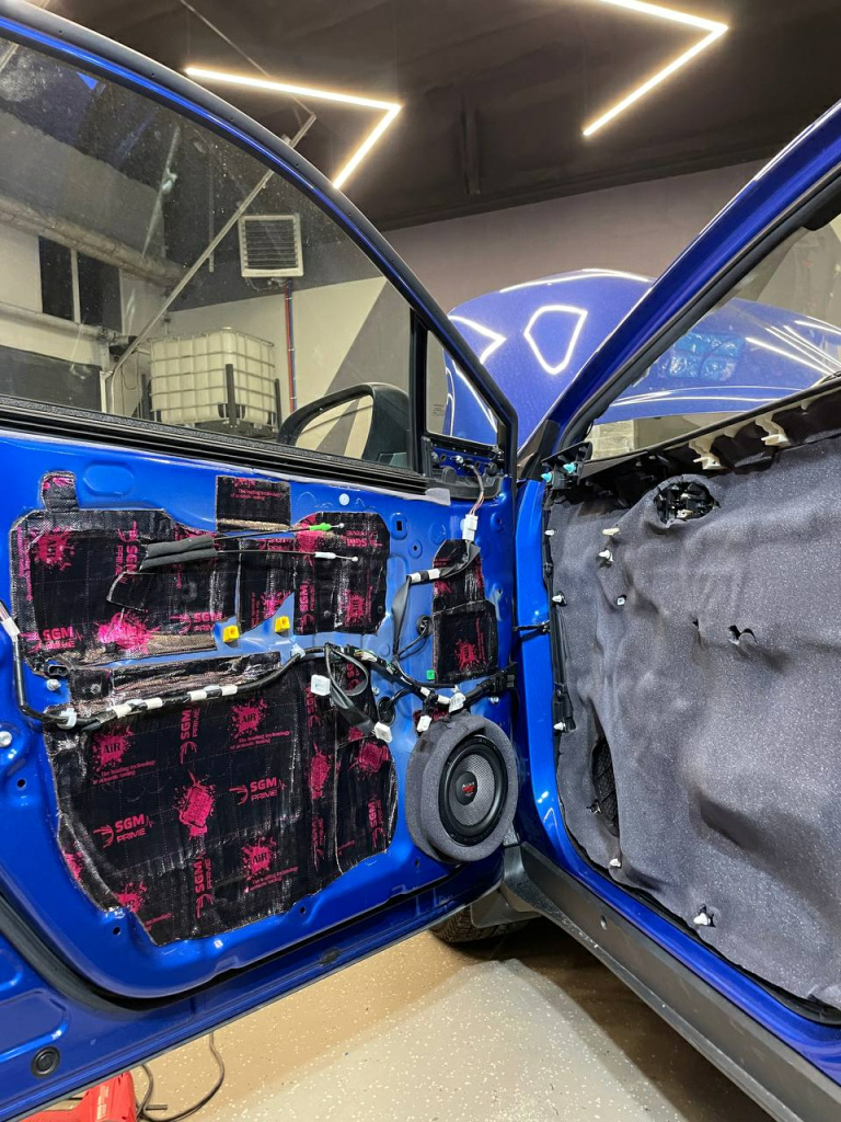 новая акустическая система и шумоизоляция в Touota C-HR