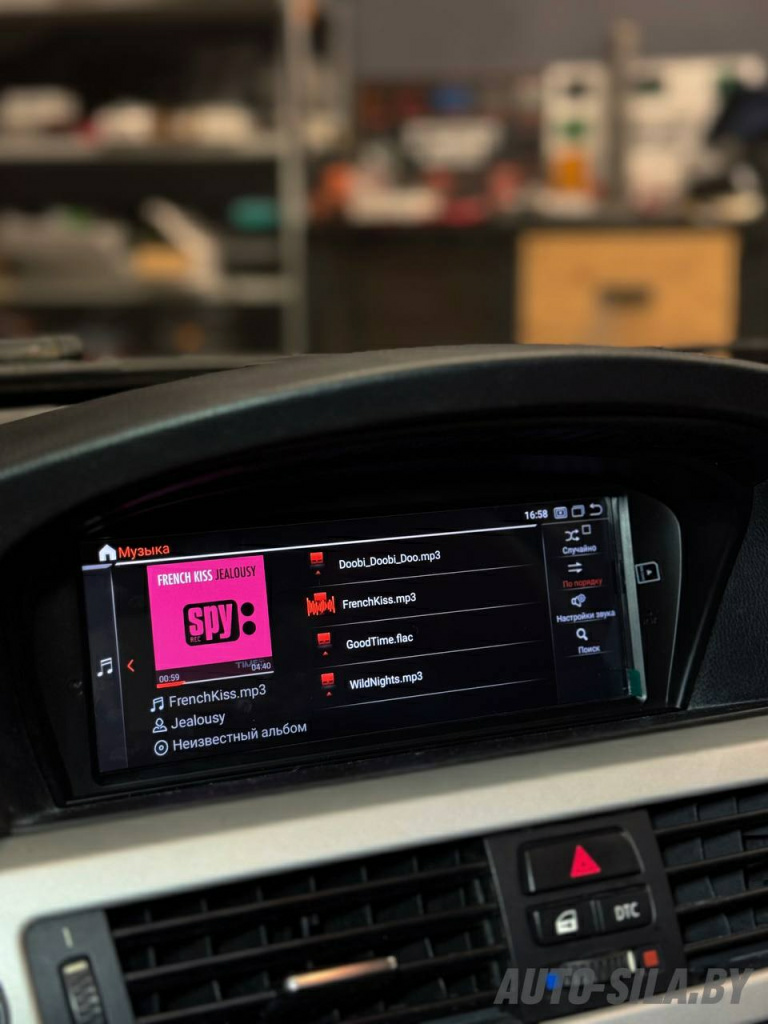 современный монитор в БМВ с поддержкой carplay Android auto