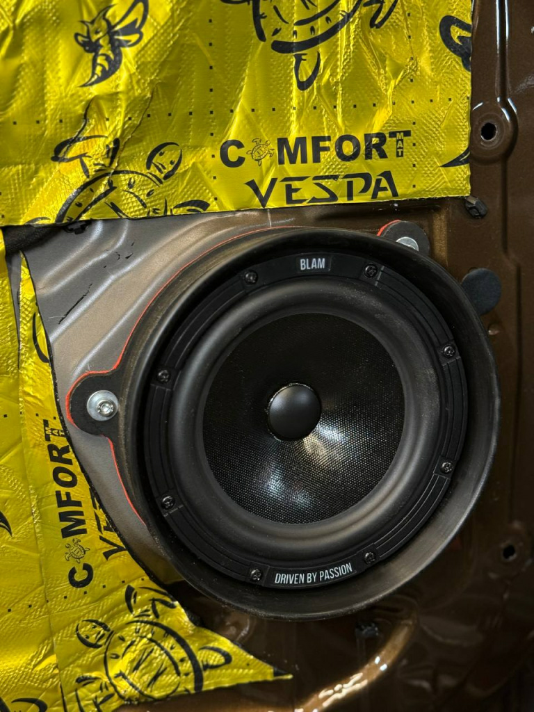 установка динамиков BLAM 165 ES в Джили Атлас