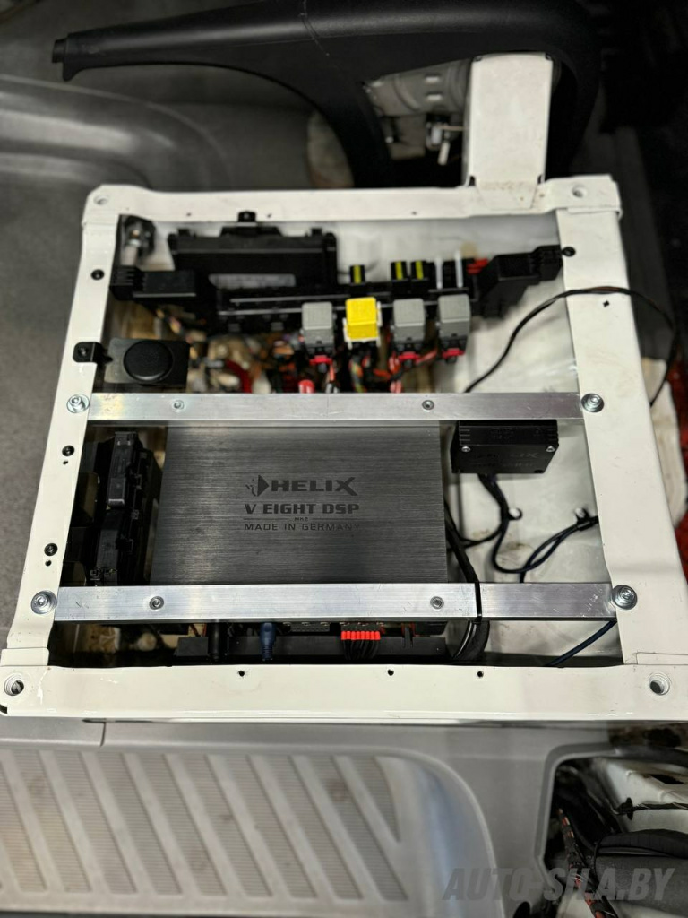 установка процессорного усилителя Helix V Eight DSP mk2 