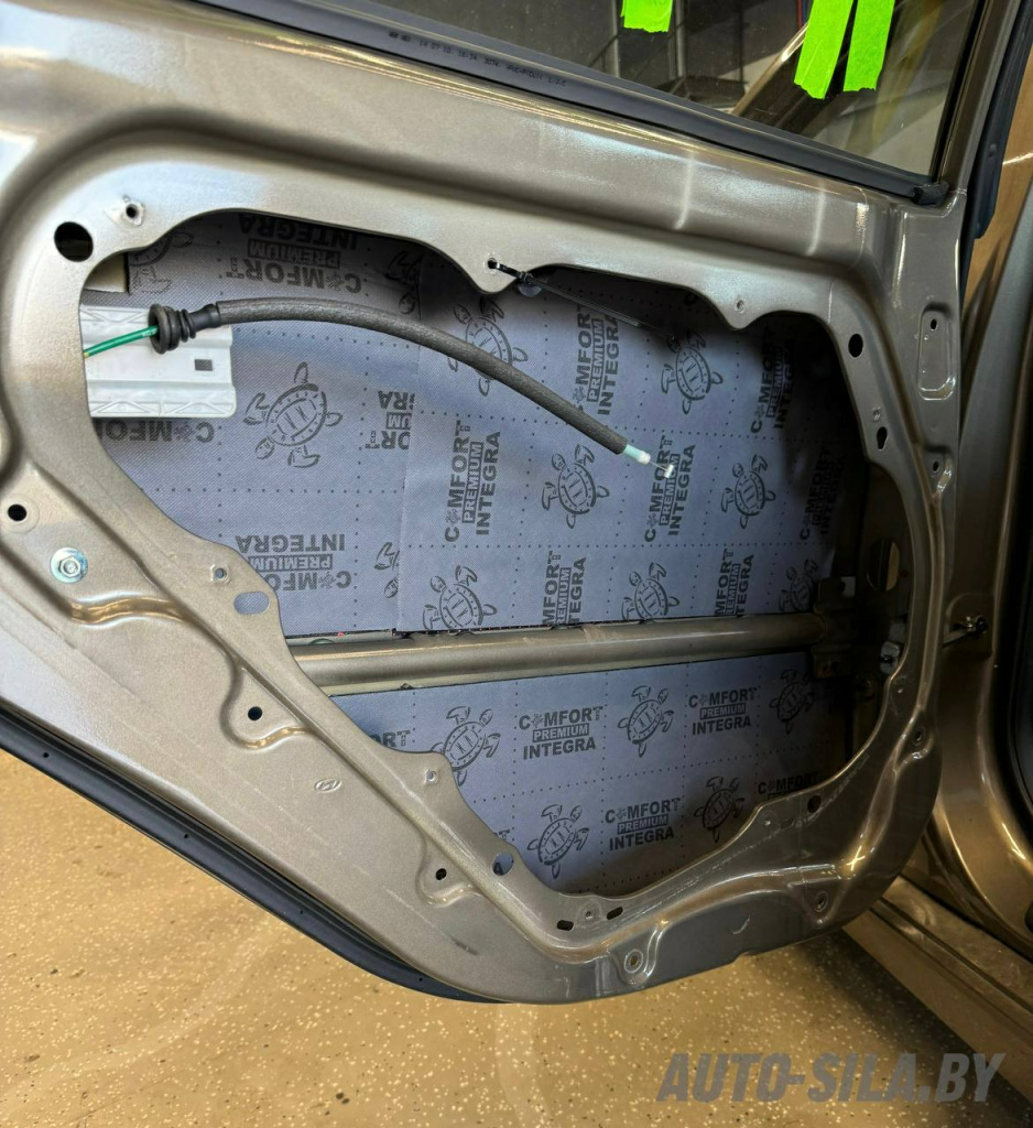 виброизоляция дверей материалом ComfortMat Integra в Hyundai