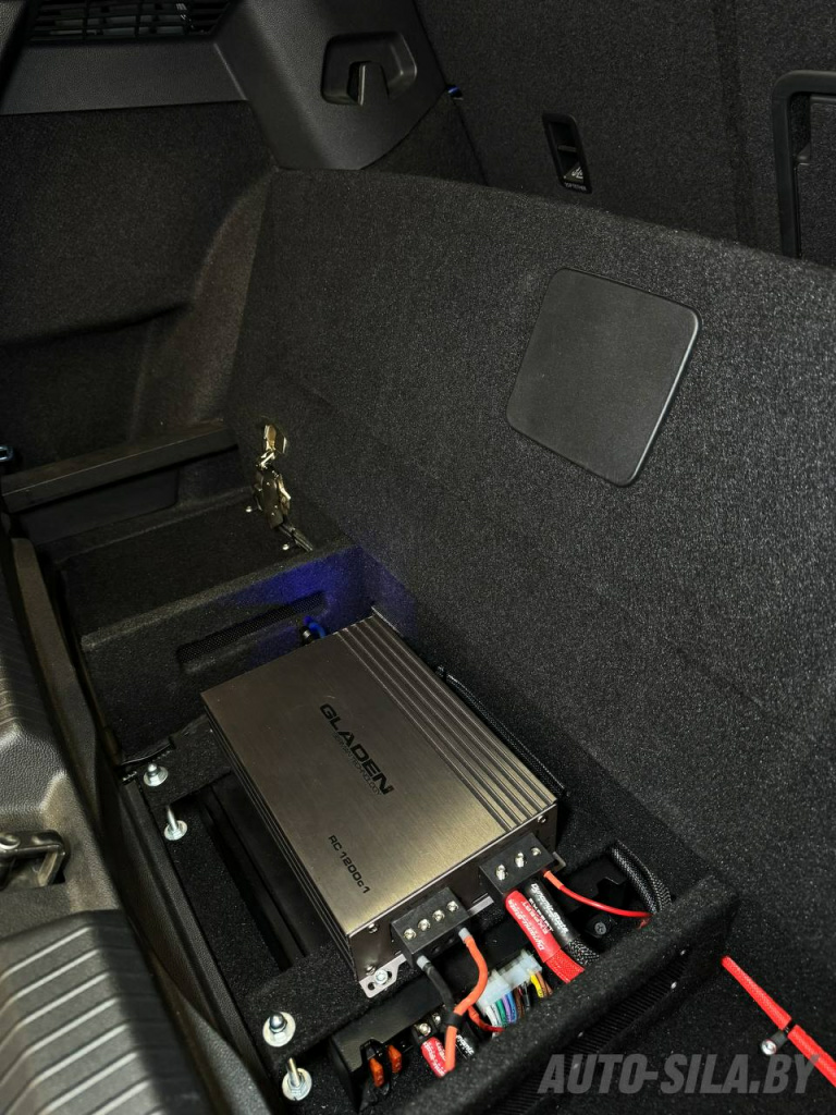 монтаж усилителей в VW Golf R