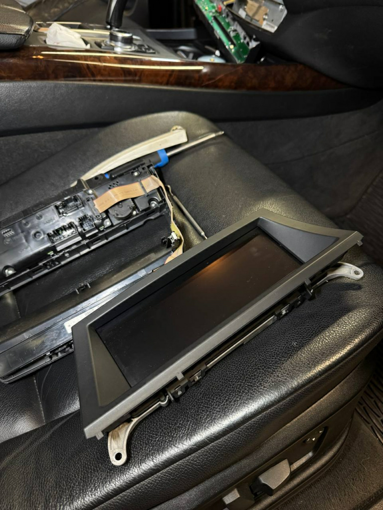 штатный экран в BMW X5