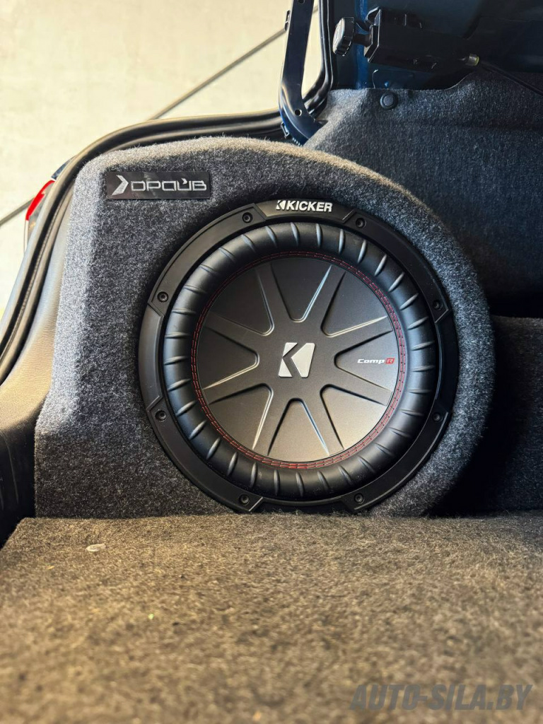 новый сабвуфер Kicker в Мазда 6