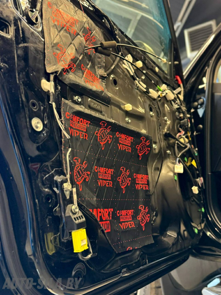 виброизоляция ComfortMat Viper в дверях Тойота Ленд Крузер
