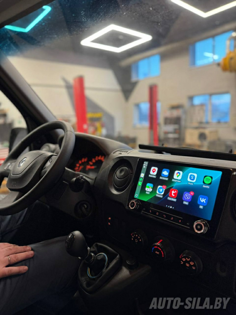 новая магнитола в Рено Мастер с поддержкой Carplay и Android Auto