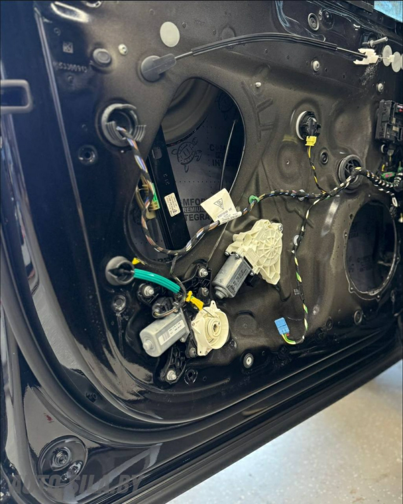 виброизоляция дверей материалом ComfortМat Integra Premium 