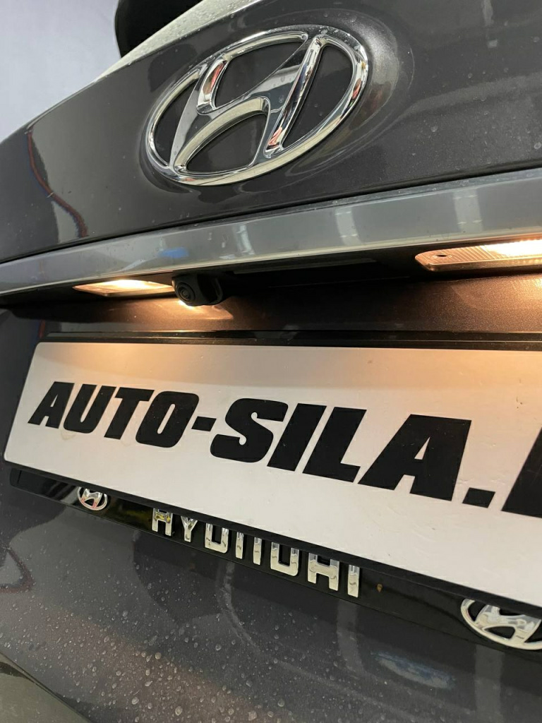камера заднего вида в Hyundai Santa Fe