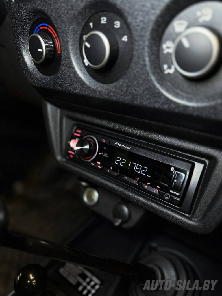 установили автомагнитолу Pioneer MVH-S215BT