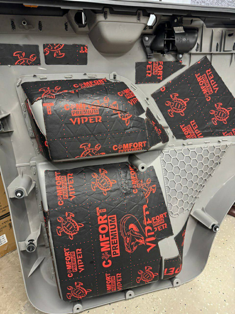 виброизоляция дверных карт материалом ComfortMat Viper