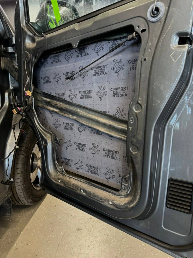 виброизоляция дверей материалом Comfort Mat Integra