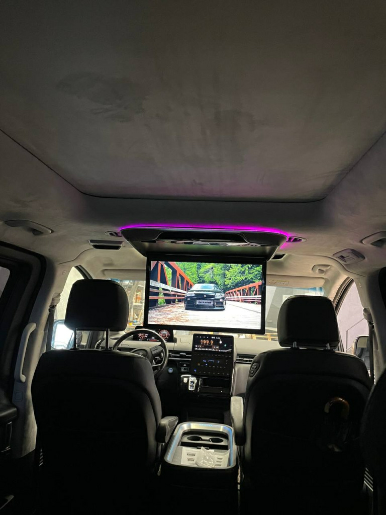  потолочный монитор в Hyundai Staria