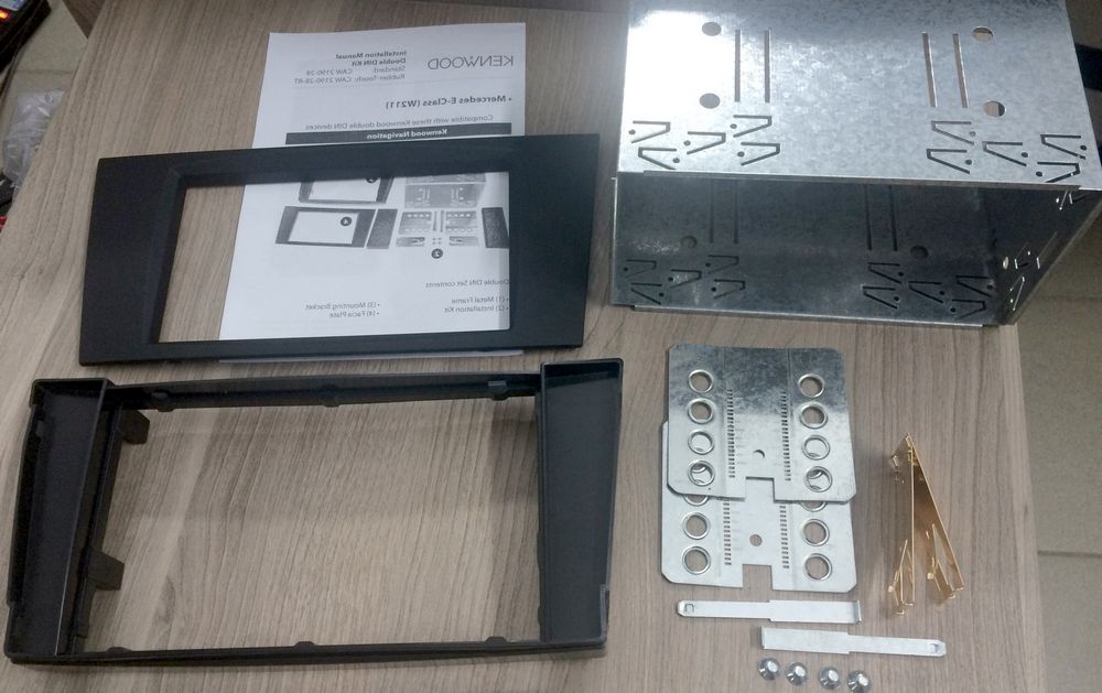Kenwood CAW 2190-28-RT - переходная рамка для Mercedes E-class (W211)