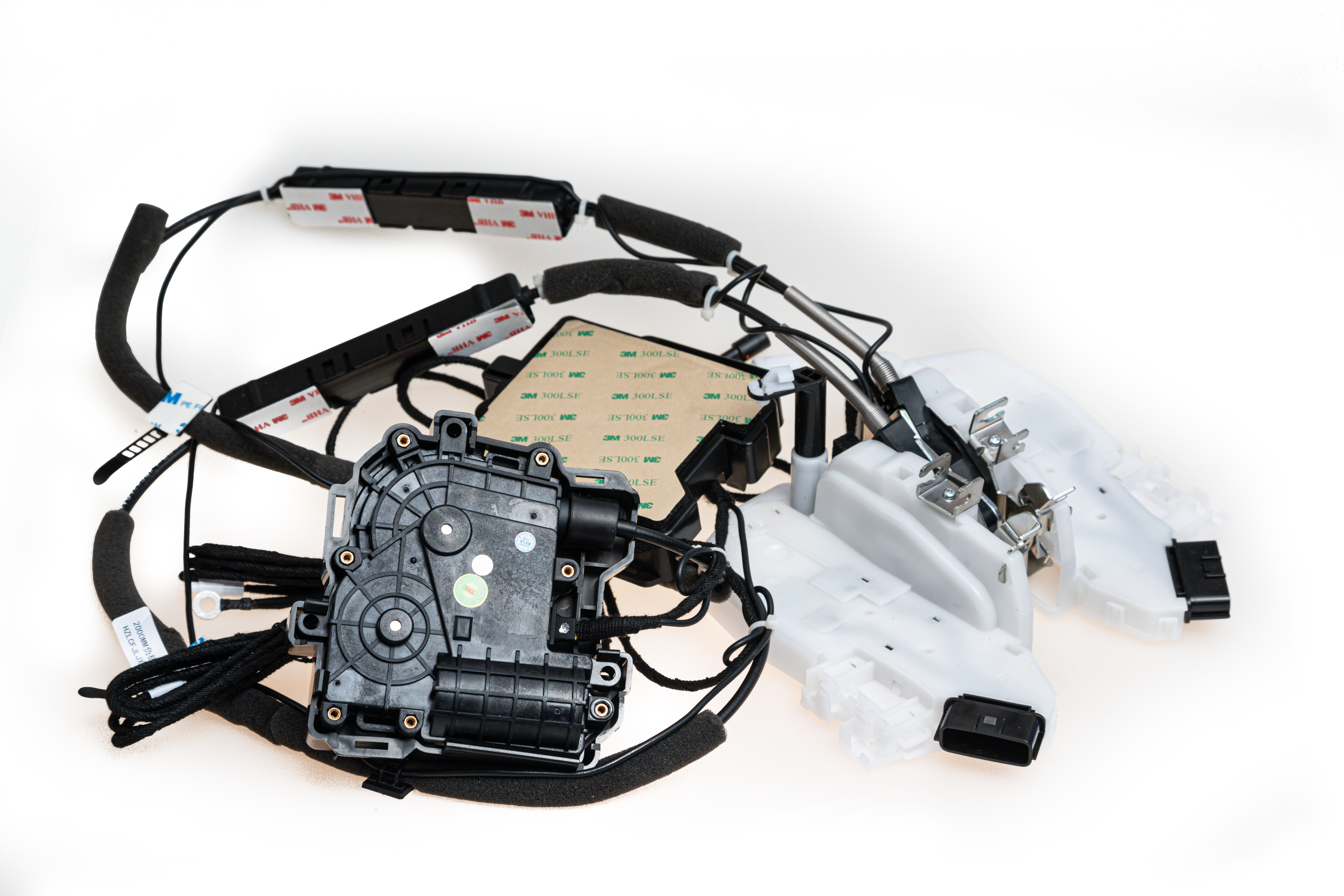 Комплект доводчиков Rulium AA-RL-NISS-1-INF (4 двери) <br/>  <br />
 Совместимость: <br />
  <br />
 Nissan Murano 2010+ <br />
 Nissan Juke 2014-2019 <br />
 Infiniti Q70L 2015-2018 <br />
 Nissan X-Trail 2007+ (возможны замки Renau) <br />
 Nissan Teana 2011-2020 <br />
 Nissan Almera 2012-2018 <br />
 Nissan Tiida 2011-2016 <br />
 Infiniti Q70 2015-2018 <br />
 Infiniti Q50 2015-2020 <br />
  <br />