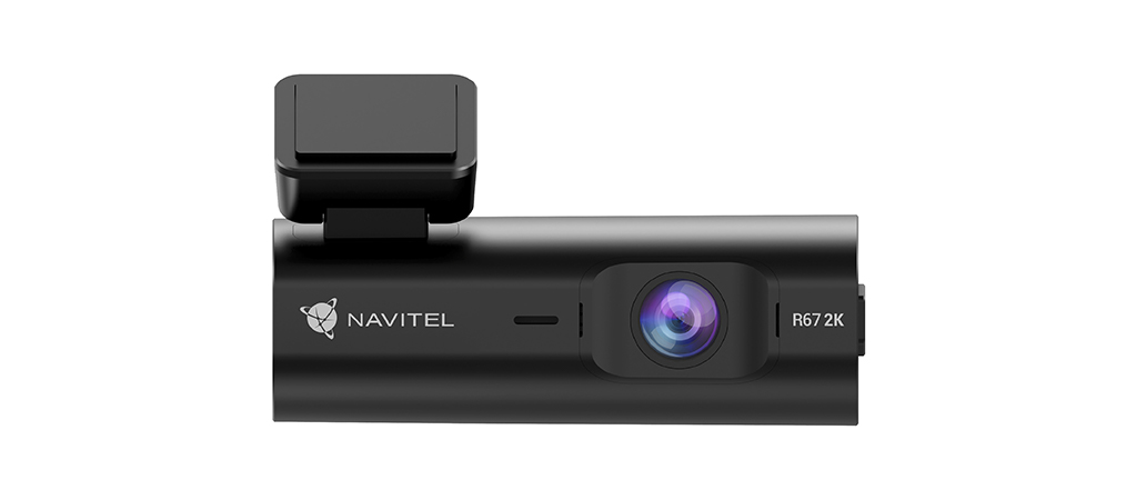 Navitel R67 2K <br/> NAVITEL R67 2K — современный компактный видеорегистратор с Wi-Fi. Благодаря стильному дизайну и небольшому размеру видеорегистратор прекрасно впишется в интерьер салона любого автомобиля. Установленная в устройстве микробатарейка позволит корректно сохранить настройки видеорегистратора, дату и время, пароль Wi-Fi, а также последний файл при отключении питания. <br />
  <br />
 <b>Высокое качество видео</b> <br />
 NAVITEL R67 2K оснащен сенсором SONY IMX335 с разрешением съемки 2K (2560х1440). Сверхчувствительная матрица обеспечивает максимальное качество и четкость изображения как днем, так и в условиях низкой освещенности, позволяя зафиксировать на видео все необходимые детали на дороге: номера автомобилей, дорожное полотно, знаки и указатели, сигналы светофора и т.д. <br />
  <br />
 <b>Информационный дисплей</b> <br />
 Для удобства пользователей устройство оснащено небольшим информационным TFT дисплеем, на котором отображаются основные индикаторы работы видеорегистратора: индикатор записи, активности микрофона, работы Wi-Fi, карты памяти, а также текущее время. <br />
  <br />
 <b>Navitel DVR Center</b> <br />
 С помощью приложения Navitel DVR Center* можно просматривать фото и видео с регистратора в режиме реального времени, обновлять ПО, изменять настройки устройства и форматировать SD-карту. Также можно легко сохранять файлы на свой смартфон или планшет, делиться ими в соцсетях или отправлять по почте. <br />
 * Для подключения к видеорегистратору используйте пароль 12345678 или 1234567890. <br />
  <br />
 <b>Циклическая запись</b> <br />
 Видеорегистратор поддерживает бесшовную циклическую запись и автоматически перезаписывает самые старые разблокированные кадры самыми новыми при заполнении карты памяти до отказа. Поддерживает высокоскоростные карты памяти microSD класса 3 (и выше) емкостью от 8 ГБ до 128 ГБ. <br />
  <br />
 <b>G-сенсор и режим парковки</b> <br />
 NAVITEL R67 2K имеет встроенный датчик удара (G-сенсор), который защищает от перезаписи видео, сделанное в нештатных ситуациях. В случае резкого маневра или удара по автомобилю, система сохраняет видеофрагмент события в защищенную папку на карте памяти. Устройство также поддерживает Режим парковки*, позволяющий автоматически заснять экстренную ситуацию, которая может случиться с припаркованным автомобилем, даже если водителя нет на месте, а устройство выключено*. <br />
 * Режим парковки доступен только при подключении к устройству постоянного питания через устройство, исключающее чрезмерный разряд аккумулятора — NAVITEL SMART BOX MAX. <br />
  <br />
 <b>Быстросъемное магнитное крепление</b> <br />
 Видеорегистратор оснащен двумя магнитами для быстрой фиксации на установочной площадке, которая крепится к стеклу. Магнитное крепление надёжно удерживает NAVITEL R67 2K во время движения, даже на неровной дороге. Дополнительная установочная площадка, входящая в комплект, позволит использовать регистратор в двух автомобилях без необходимости каждый раз отклеивать крепление. <br />
  <br />
 <b>Navitel DVR Player</b> <br />
 Для просмотра и редактирования видеофайлов c видеорегистратора на компьютерах на базе ОС Windows используйте программу Navitel DVR Player. <br />
  <br />